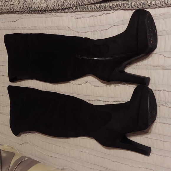 Knee-high Suede Boots 👢🖤 - Picture 3 of 4
